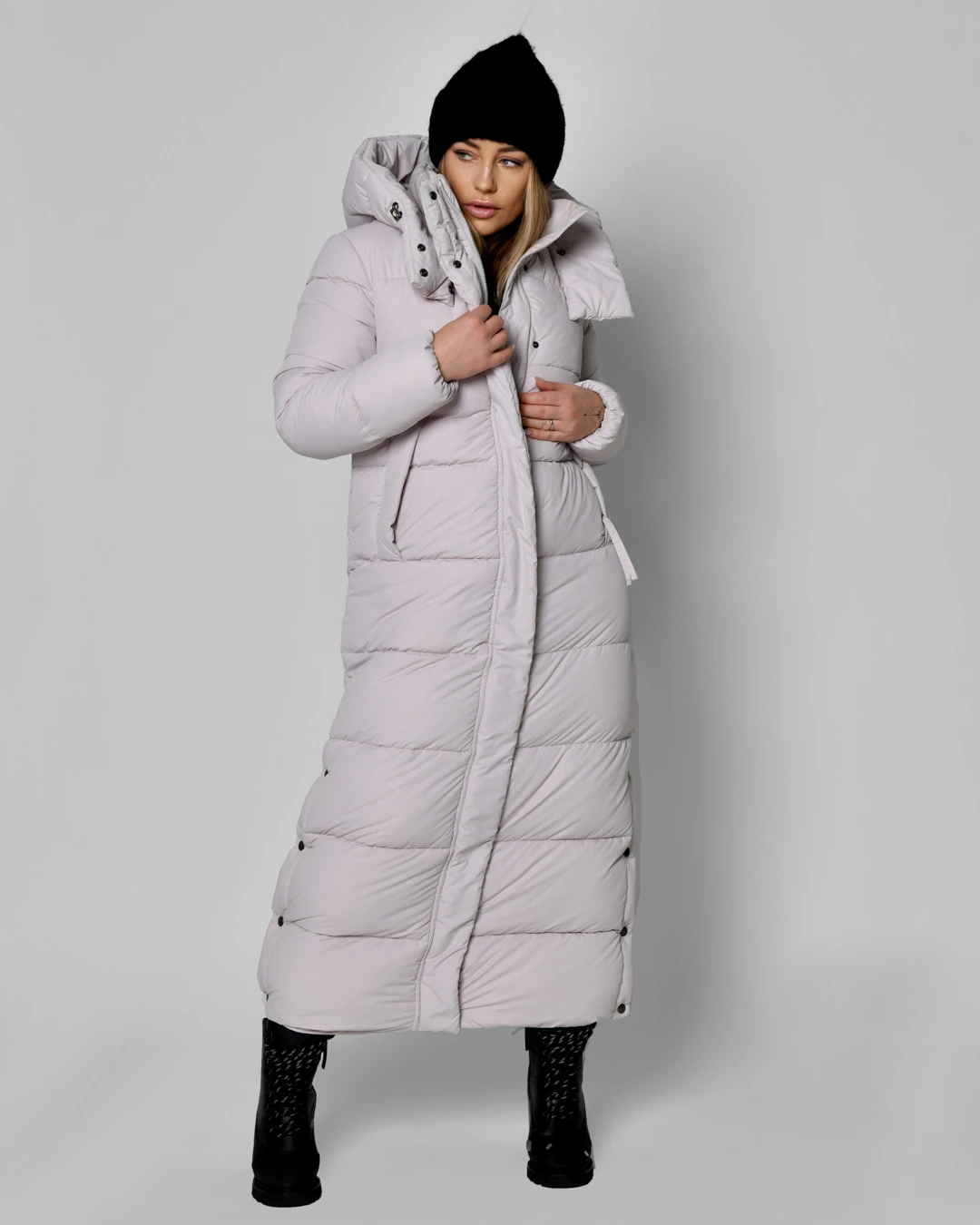 Зимовий довгий пуховик світло-бежевий | 93590 Зимовий довгий пуховик світло-бежевий | 93590