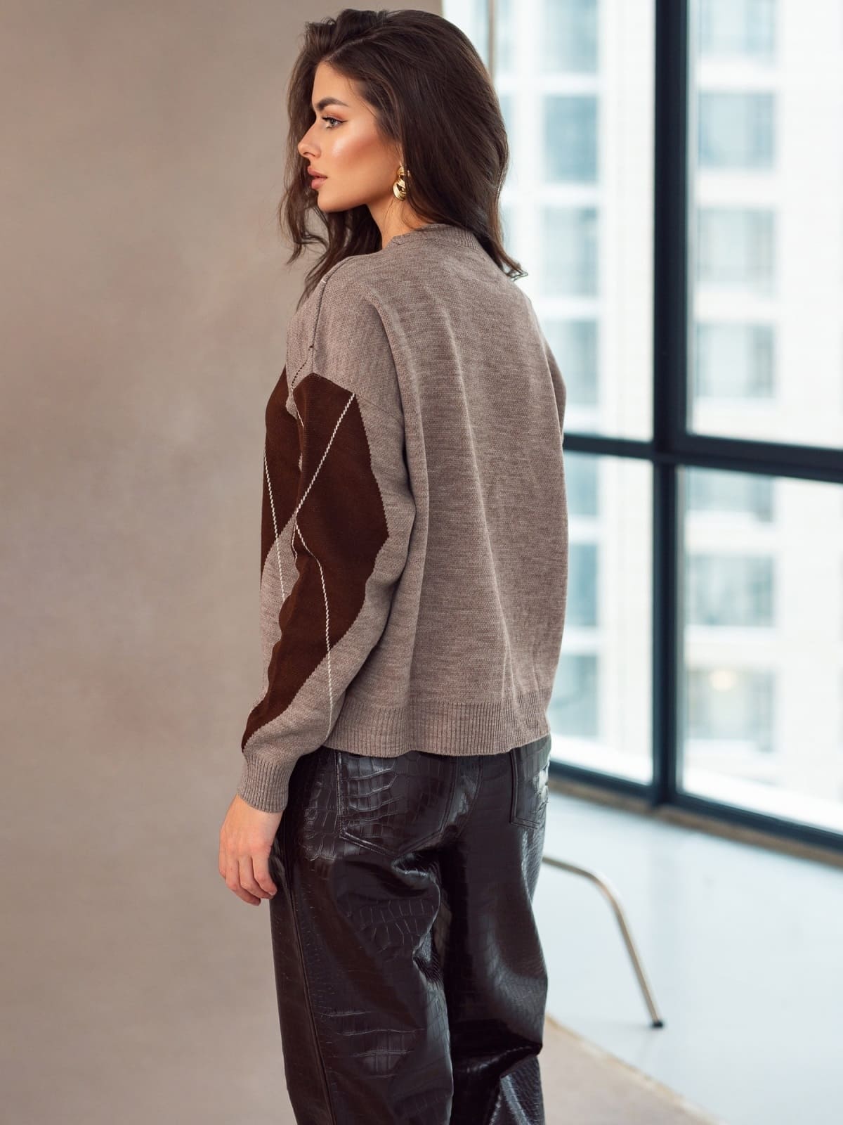 Джемпер сіро-бежевий з візерунком ромби | 93381 Джемпер сіро-бежевий з візерунком ромби | 93381