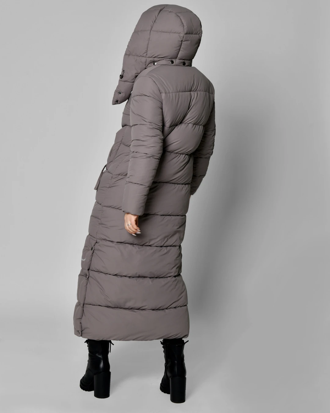Зимовий довгий пуховик темно-бежевий | 93563 Зимовий довгий пуховик темно-бежевий | 93563