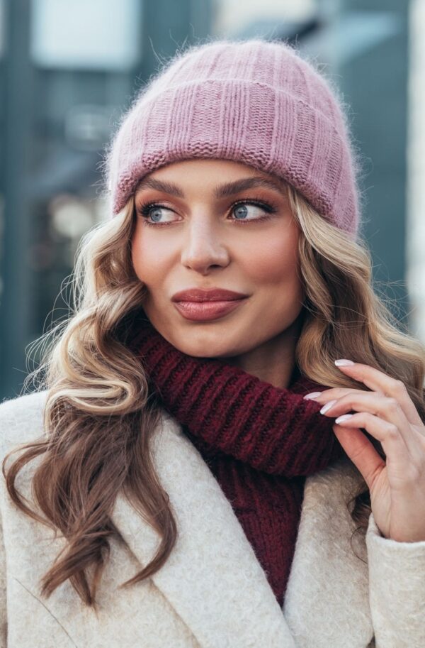 Шапка дрібної в'язки з відворотом рожева | 94166