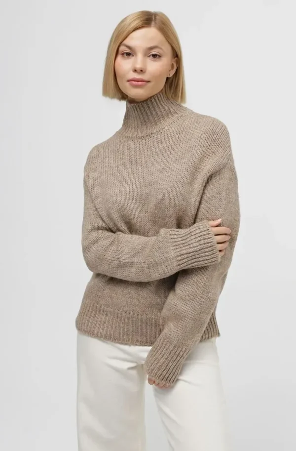 Жіночий в'язаний светр оверсайз темно-бежевий | 94456