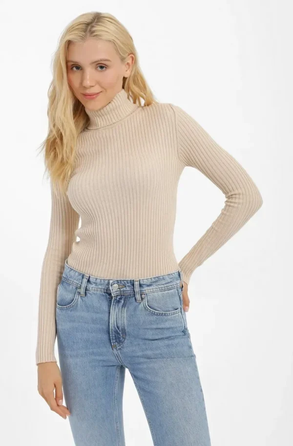 Жіночий в'язаний гольф кремовий | 94291