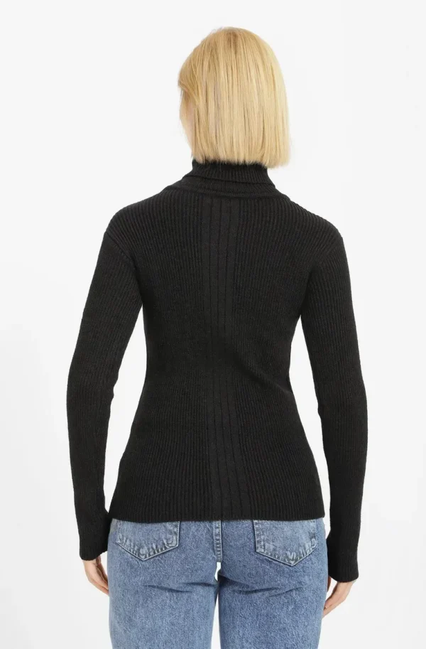 Обтислий в'язаний светр чорний | 94399