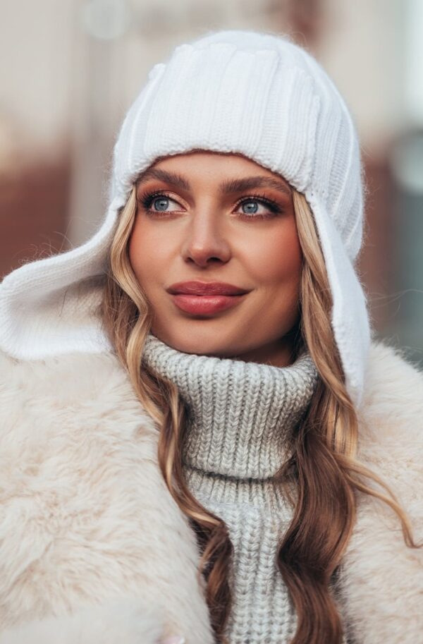 Шапка-вушанка дрібної в'язки біла | 94160
