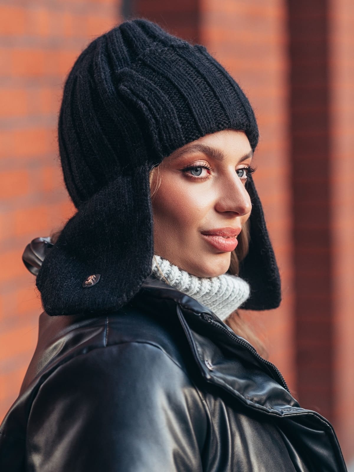 Шапка-вушанка дрібної в'язки чорна | 94155