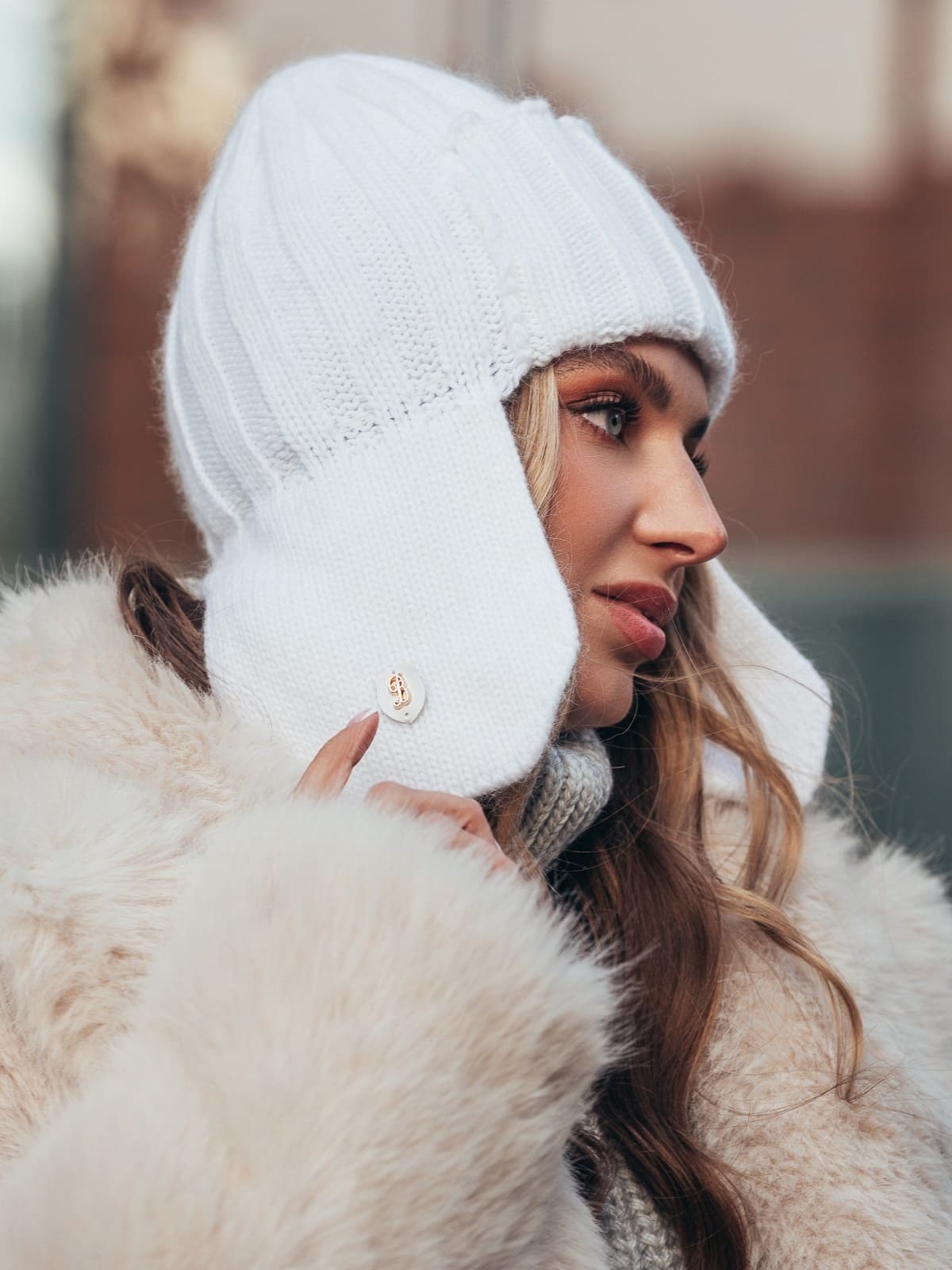 Шапка-вушанка дрібної в'язки біла | 94160