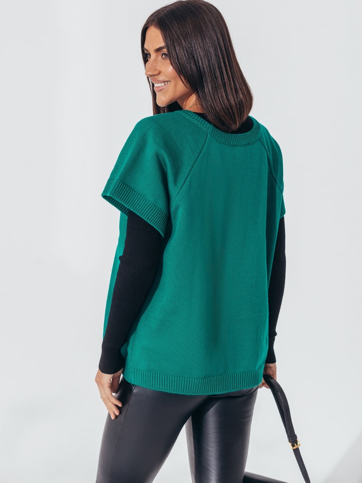 В'язаний напіввовняний жилет зелений | 94546