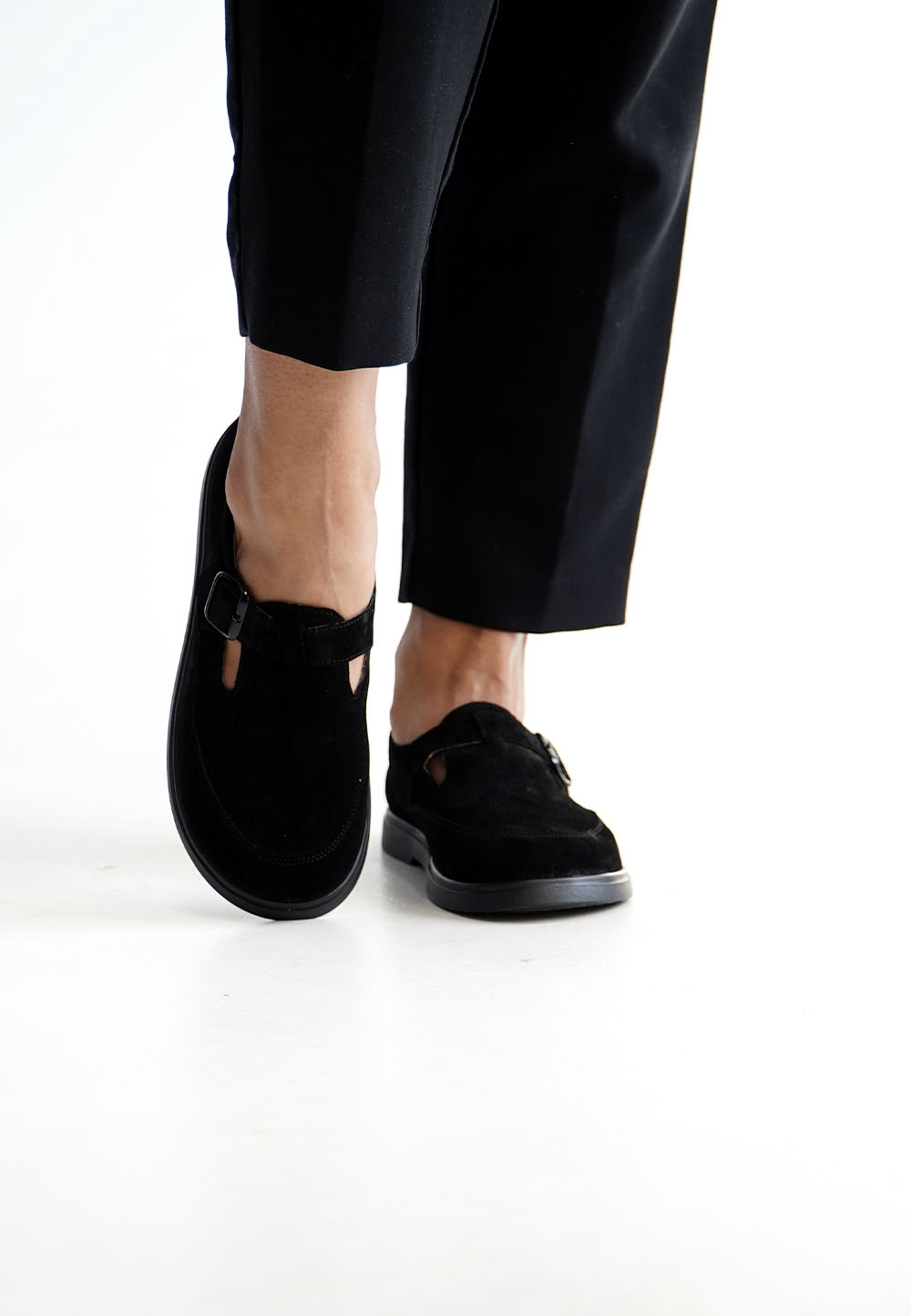 Жіночі замшеві туфлі з широким носком чорні | 95276