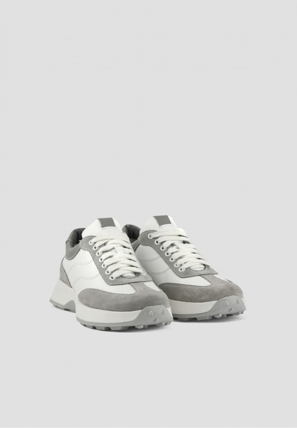 Жіночі кросівки білі із сірими вставками замші | 95036