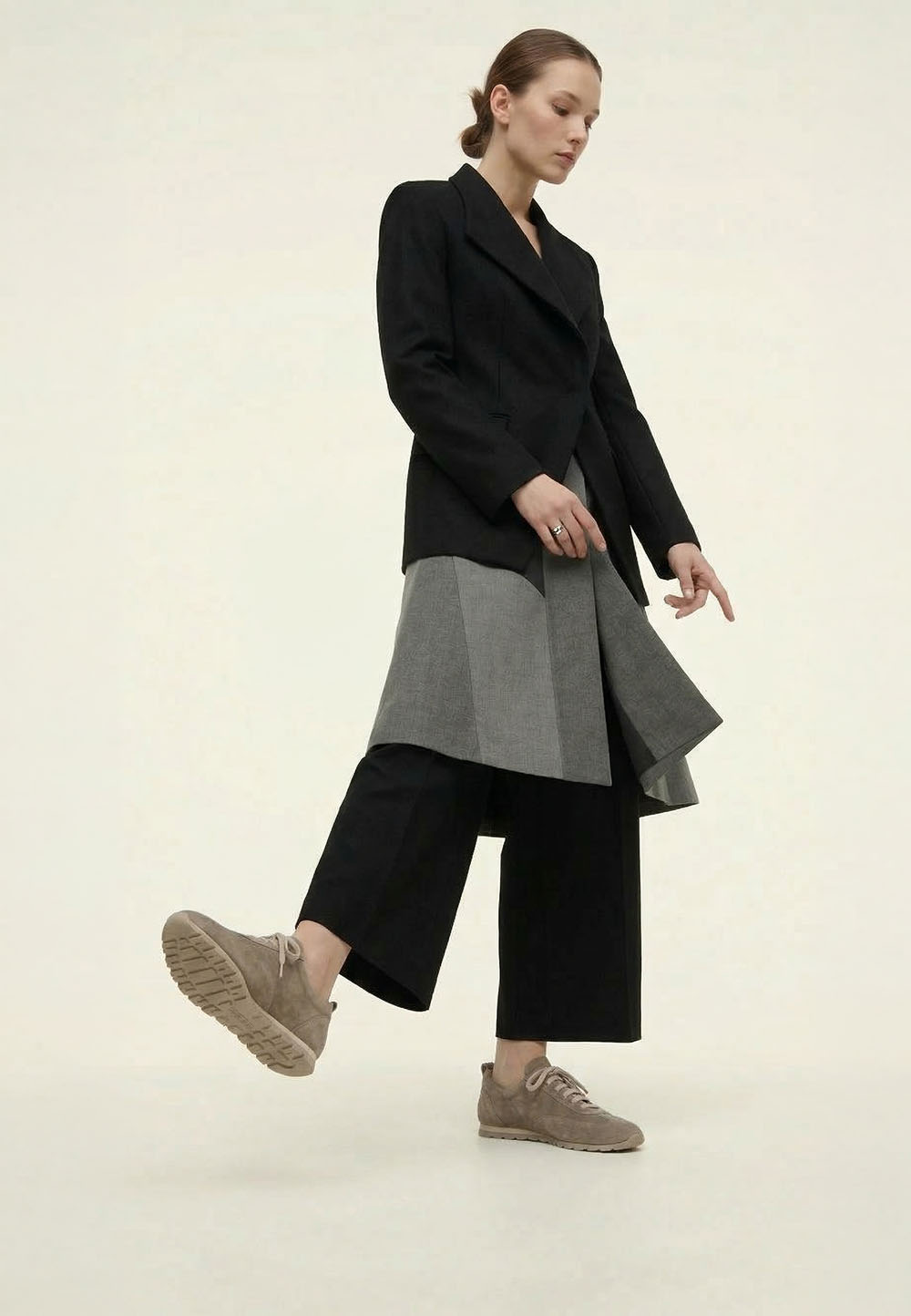 Жіночі замшеві кеди темно-бежевого кольору | 95490 Жіночі замшеві кеди темно-бежевого кольору | 95490