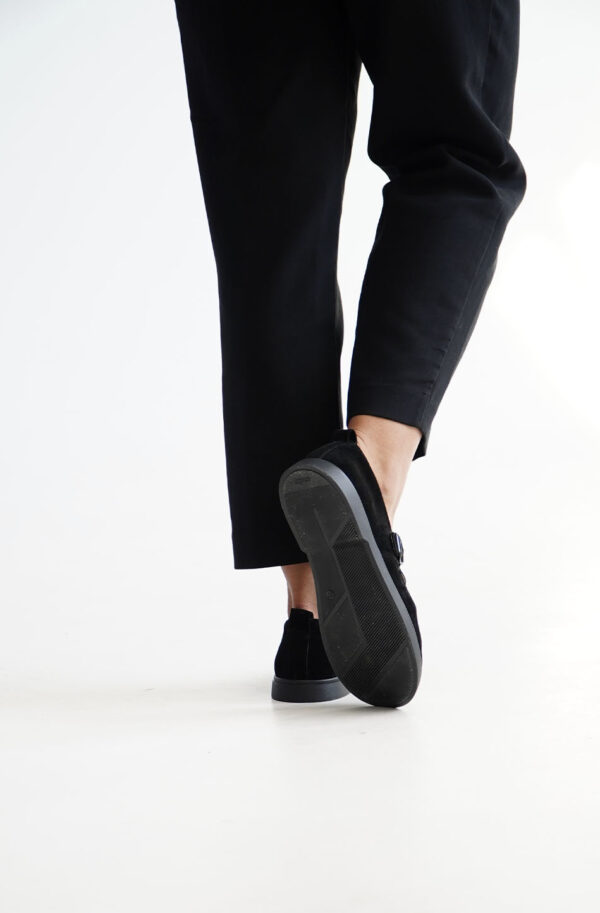 Жіночі замшеві туфлі з широким носком чорні | 95276