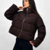 Демісезонна коротка пухова куртка коричнева | 95650 Демісезонна коротка пухова куртка коричнева | 95650
