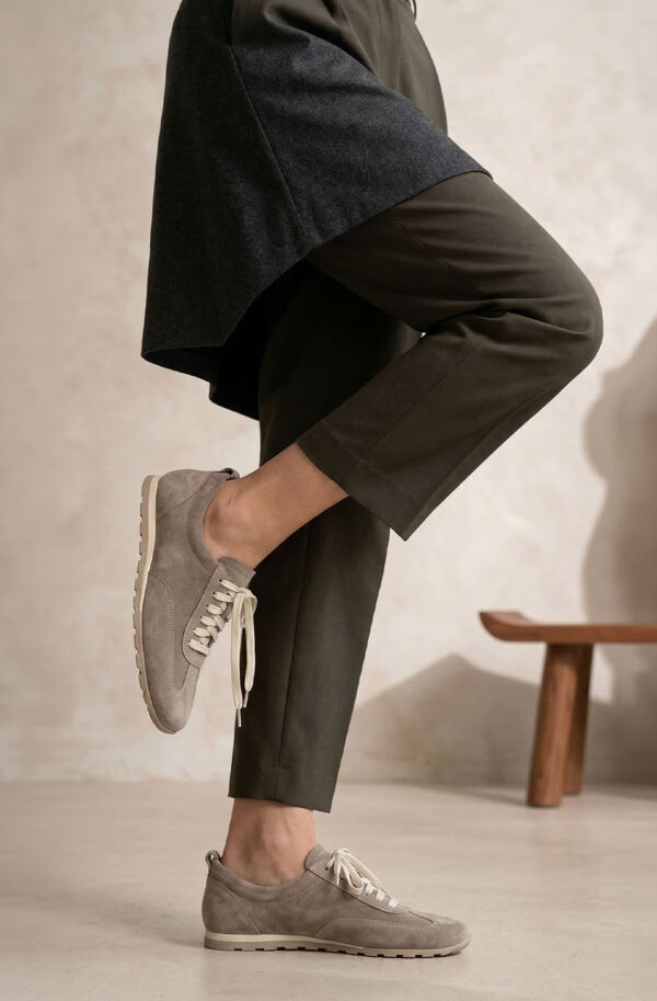 Жіночі замшеві кеди темно-бежевого кольору | 95490