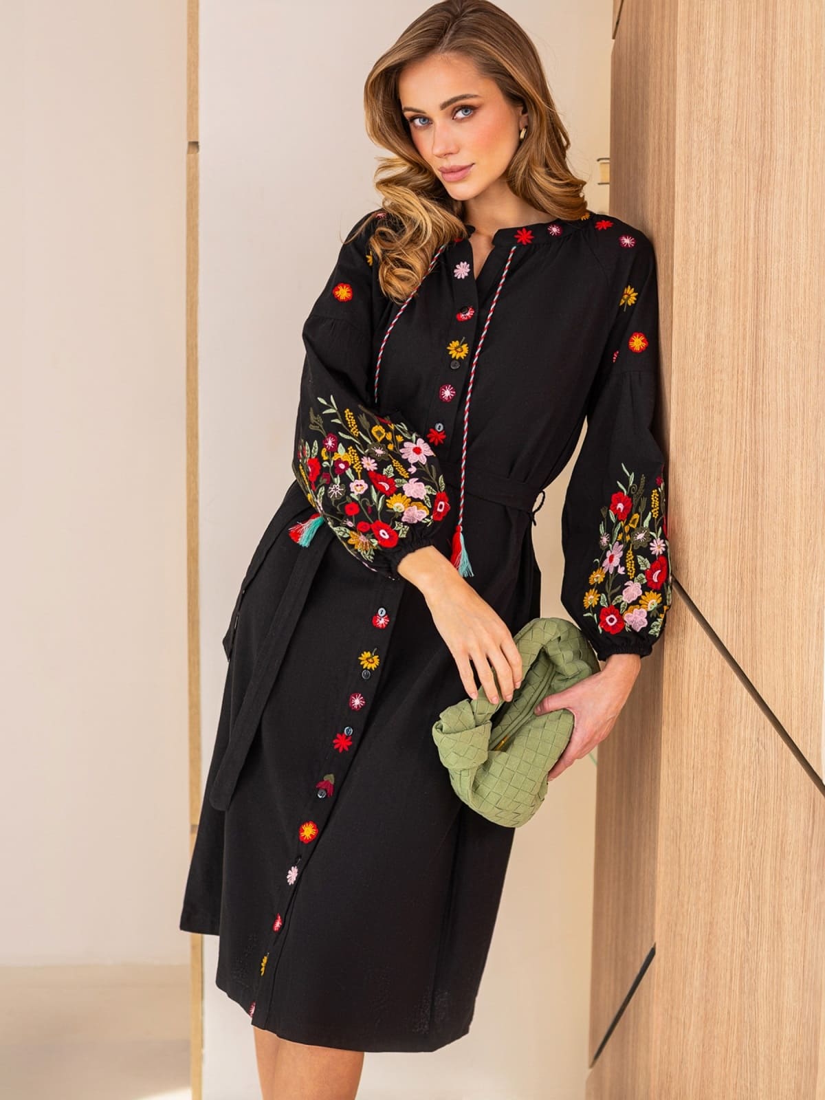 Літня бавовняна сукня-вишиванка чорна | 95927