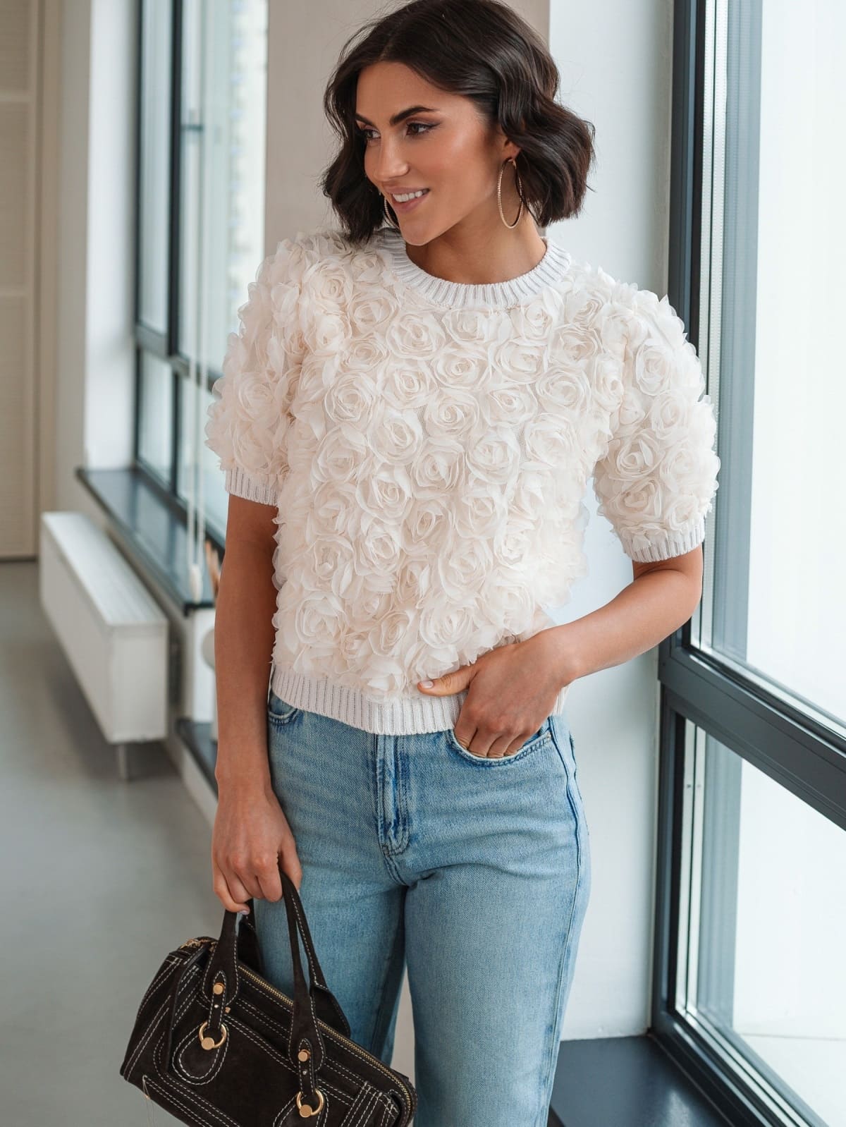 Джемпер декорований трояндами молочний | 95792