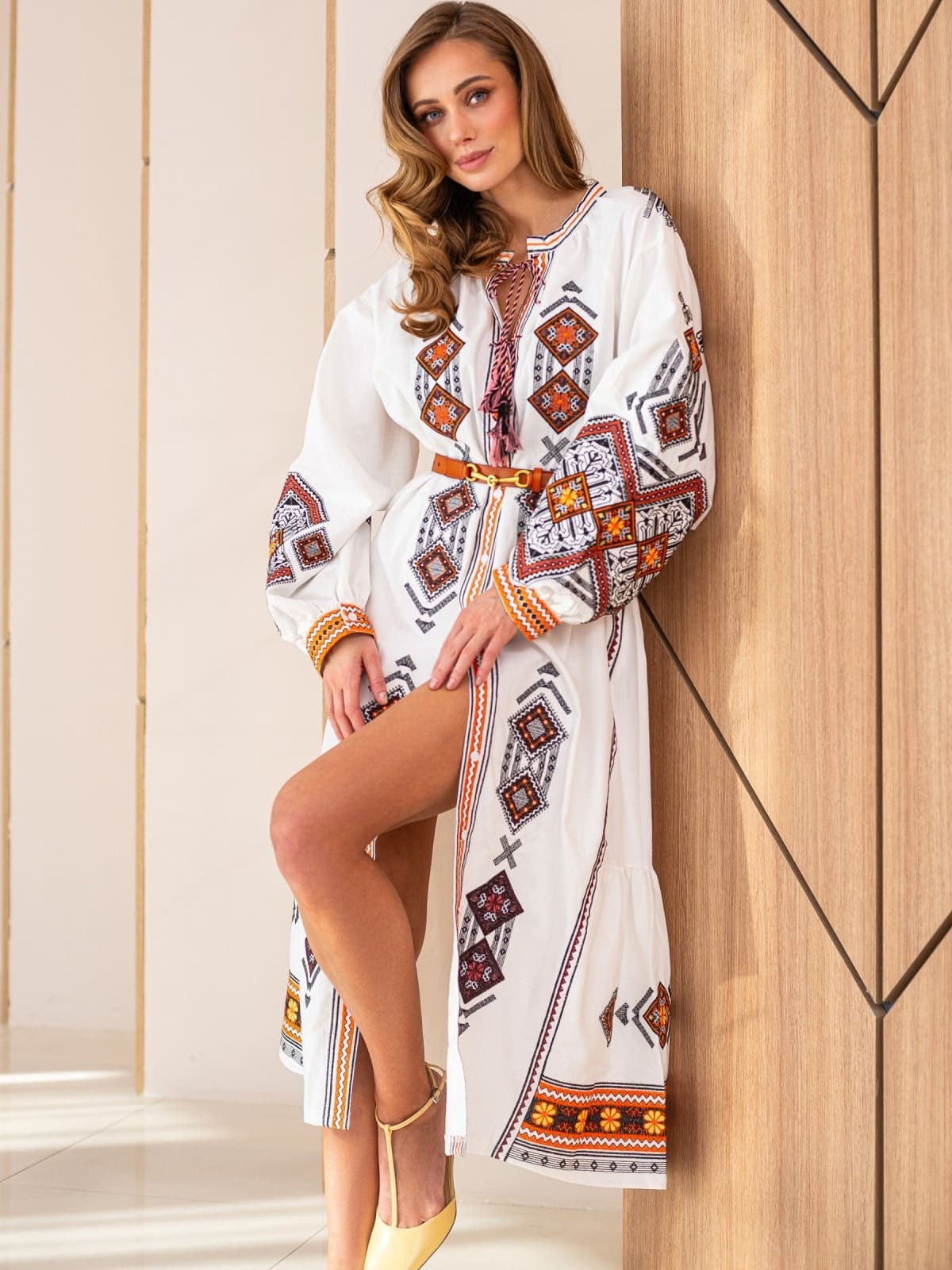 Літня сукня декорована вишивкою біла | 95903