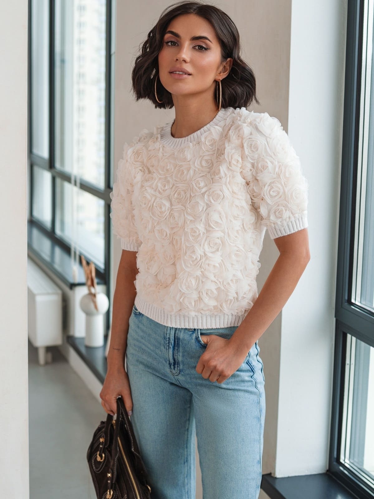 Джемпер декорований трояндами молочний | 95792