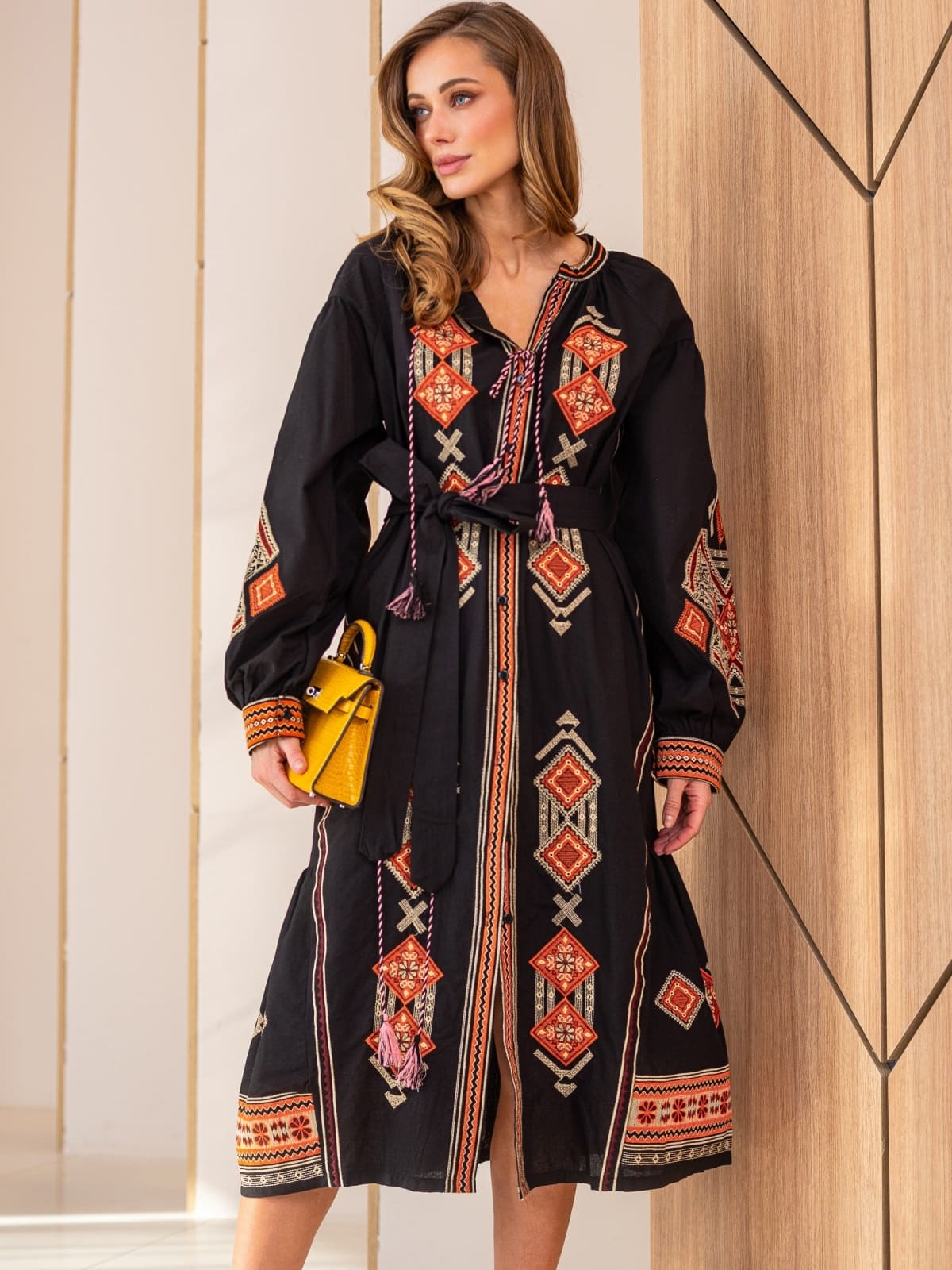 Літня сукня декорована вишивкою чорна | 95914