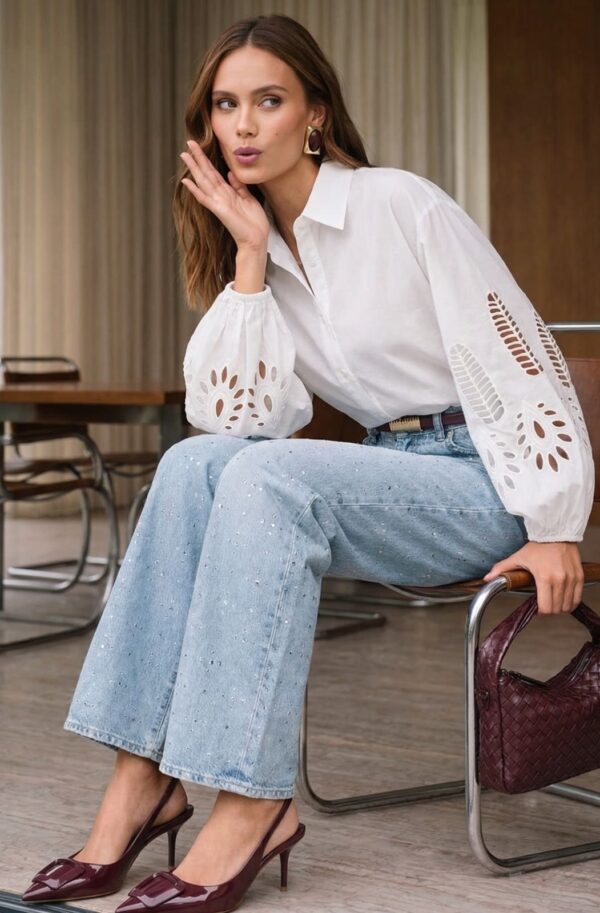 Жіноча сорочка з ажурною перфорацією біла | 95842