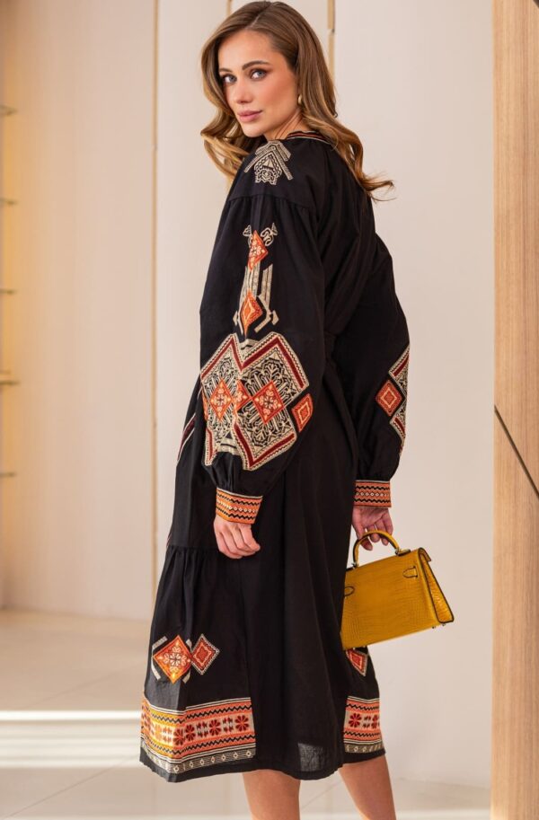 Літня сукня декорована вишивкою чорна | 95914