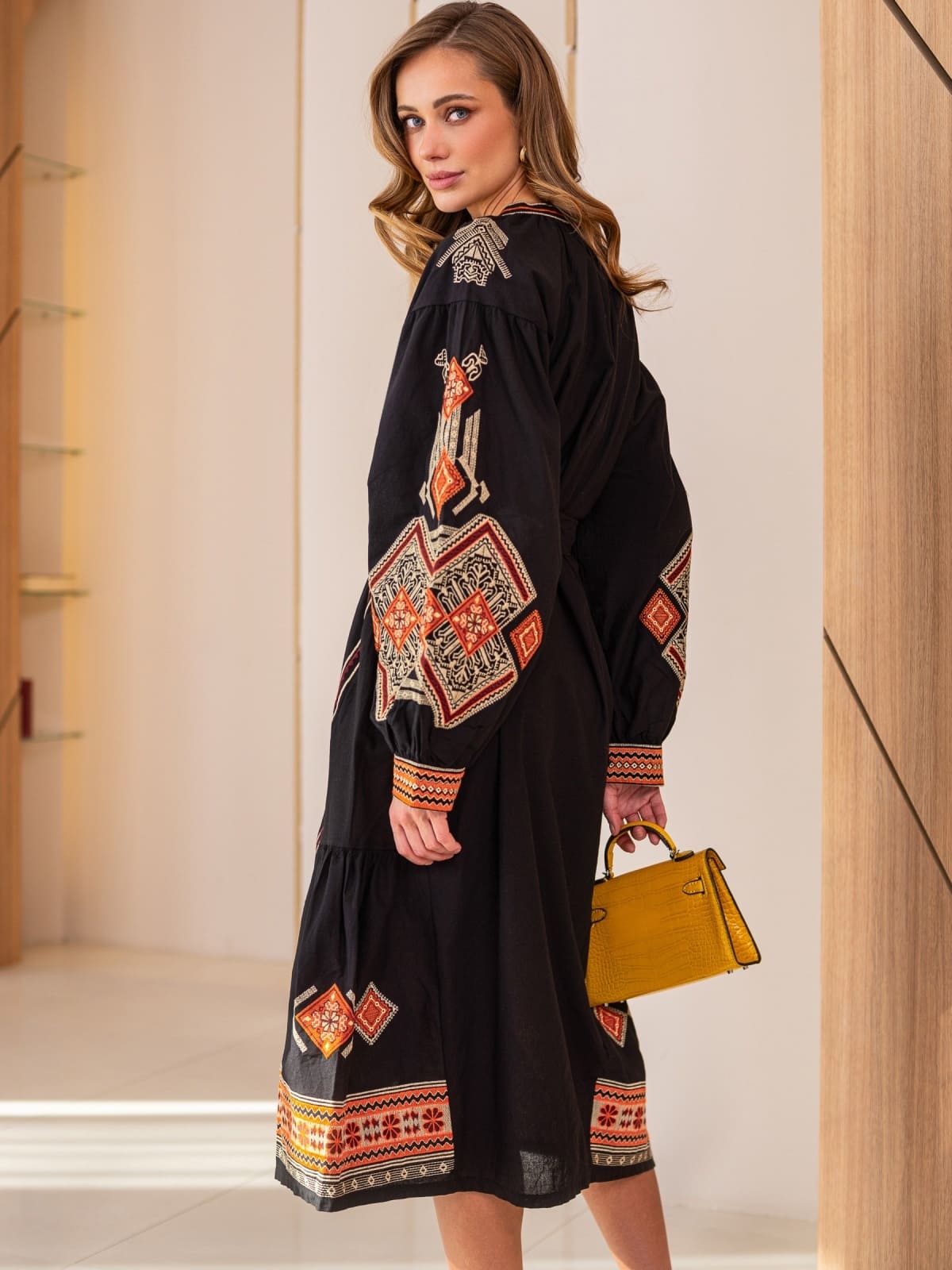 Літня сукня декорована вишивкою чорна | 95914