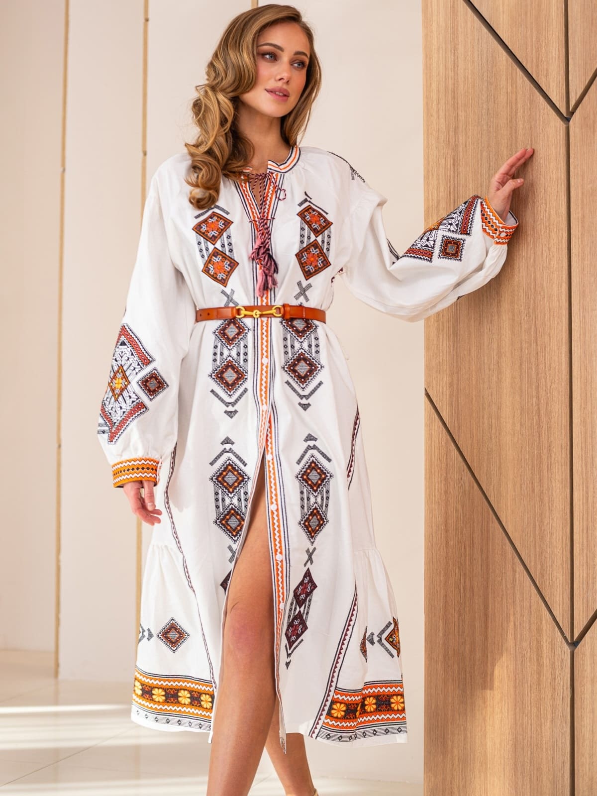 Літня сукня декорована вишивкою біла | 95903