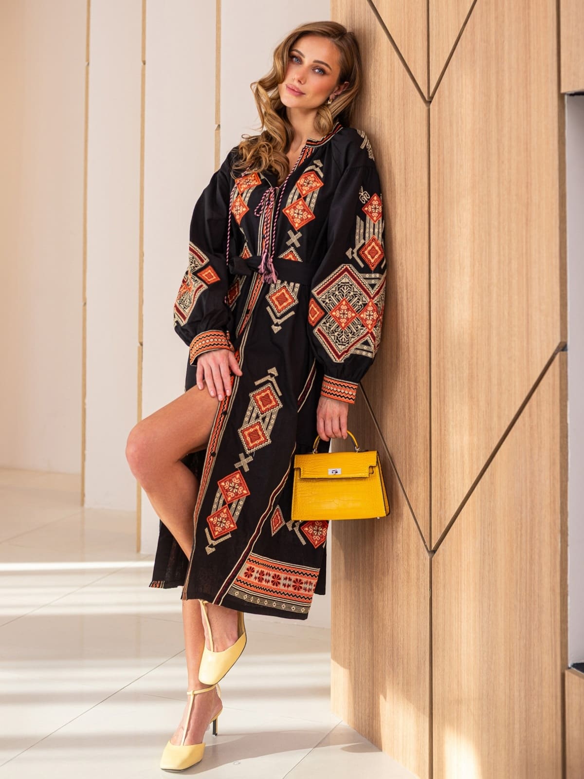 Літня сукня декорована вишивкою чорна | 95914