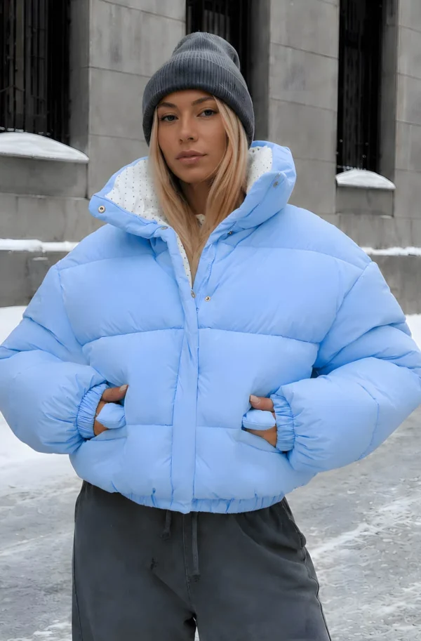 FashionSets - Головна 17 Зимова жіноча коротка куртка-пуховик блакитна | 100057