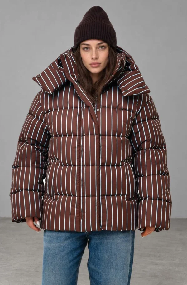 Зимовий пуховик oversize у смужку коричневий | 100845