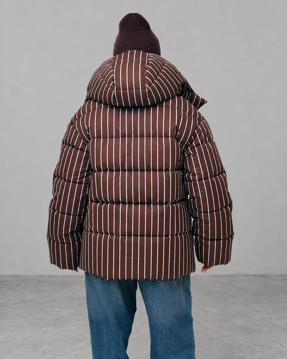 Зимовий пуховик oversize у смужку коричневий | 100845