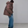 Зимовий пуховик oversize у смужку коричневий | 100845