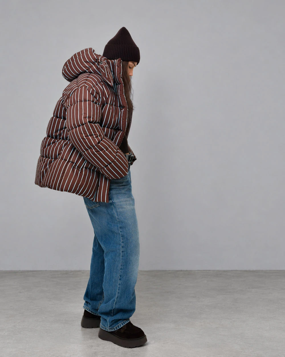 Зимовий пуховик oversize у смужку коричневий | 100845