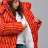 Зимовий пуховик oversize у смужку червоний | 100732 17 Зимовий пуховик oversize у смужку червоний | 100732