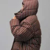 Зимовий пуховик oversize у смужку коричневий | 100845