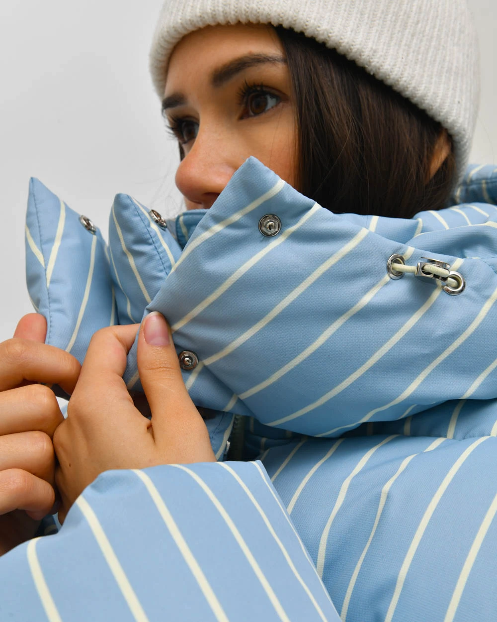 Зимовий пуховик oversize у смужку блакитний | 100679