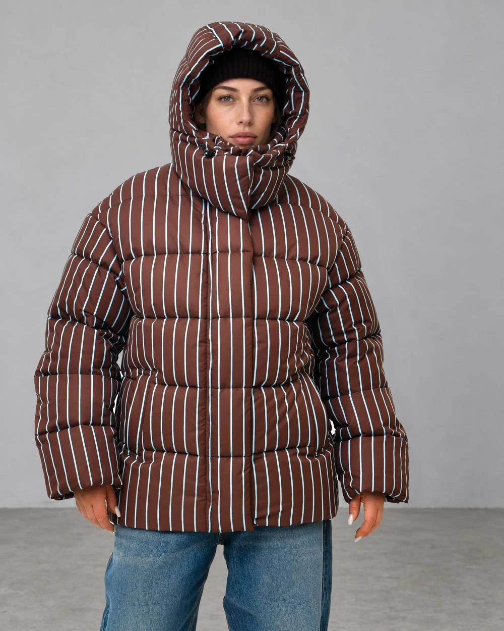 Зимовий пуховик oversize у смужку коричневий | 100845