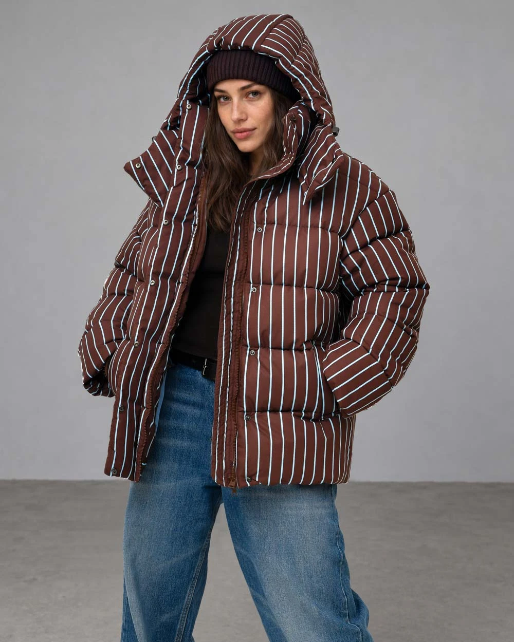 Зимовий пуховик oversize у смужку коричневий | 100845
