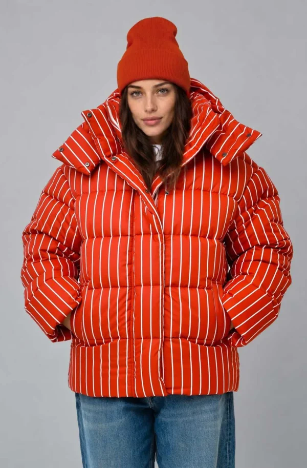 Зимовий пуховик oversize у смужку червоний | 100732