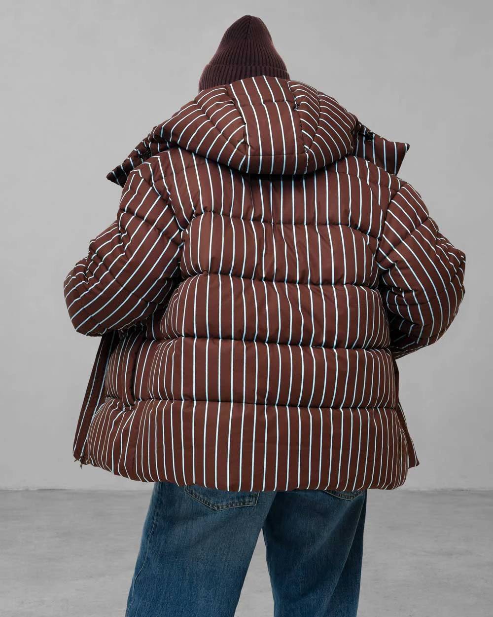 Зимовий пуховик oversize у смужку коричневий | 100845