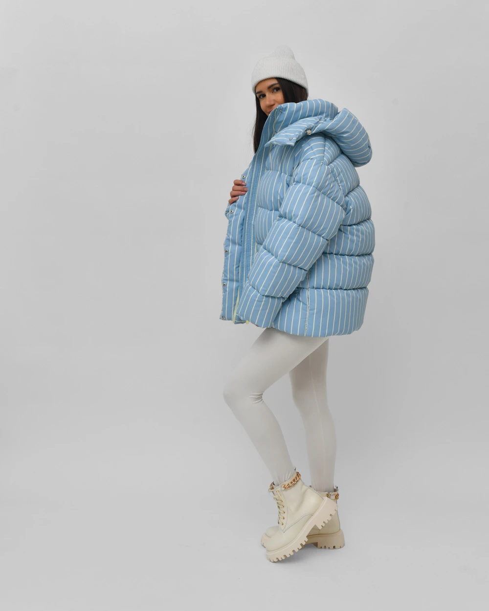 Зимовий пуховик oversize у смужку блакитний | 100679